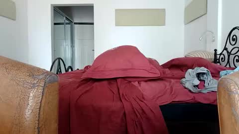 Snapshot of pollexxx66 chatting on 18, 12, 2025 Paul online show from 18, 12, 2025