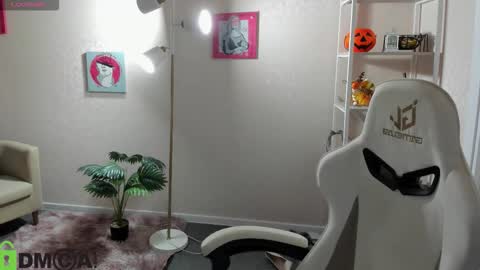 Polly online show from 2, 12, 2025