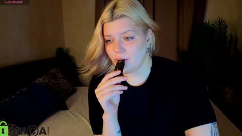 Snapshot of polly__mayer chatting on 5, 7, 2026 Polly online show from 5, 7, 2026