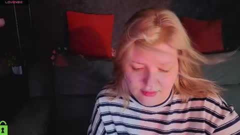 Snapshot of polly__mayer chatting on 7, 7, 2026 Polly online show from 7, 7, 2026