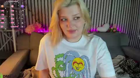 Snapshot of polly__mayer chatting on 25, 7, 2026 Polly online show from 25, 7, 2026