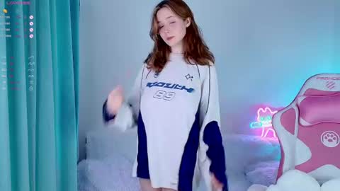 Snapshot of poompoompeach_ chatting on 6, 7, 2026 Alice online show from 6, 7, 2026