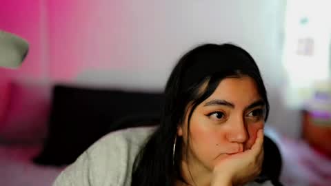 Poppy Kensington online show from 25, 5, 2026