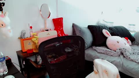 Poppy Kensington online show from 29, 7, 2026