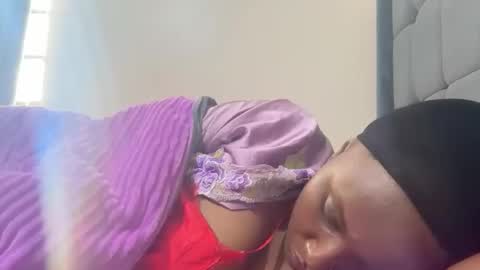 independent model online show from 23, 9, 2025