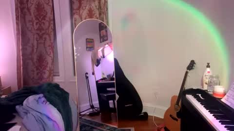 Snapshot of pretty_in_p1nk chatting on 16, 12, 2024 Sophie online show from 16, 12, 2024