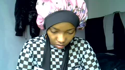 pretty jazminee online show from 25, 6, 2026