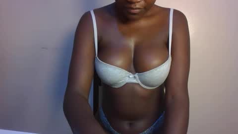 pretty_lucie online show from 7, 4, 2026