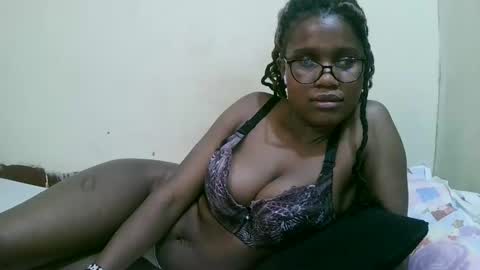 pretty_mellan online show from 17, 2, 2025