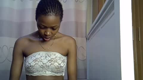 Snapshot of pretty_petite24 chatting on 9, 1, 2025 pretty_petite24 online show from 9, 1, 2025