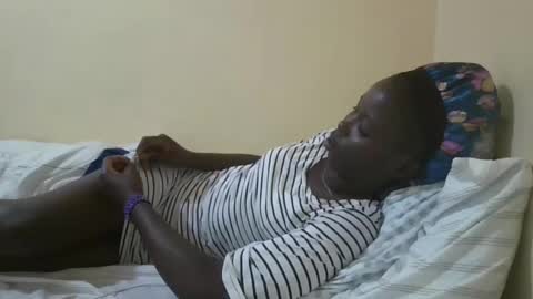 pretty_petite_ebony online show from 12, 1, 2025