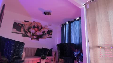 Snapshot of pretty_pettite chatting on 16, 12, 2024 pretty_pettite online show from 16, 12, 2024