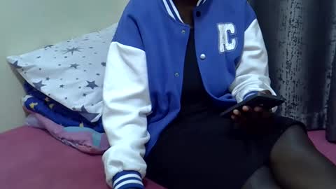 Snapshot of pretty_sheanna chatting on 2, 11, 2025 pretty_sheanna online show from 2, 11, 2025