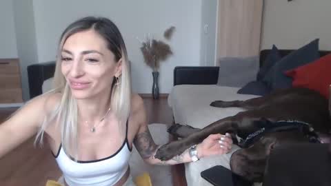 Snapshot of prettyalmaa chatting on 26, 2, 2025 Alma online show from 26, 2, 2025