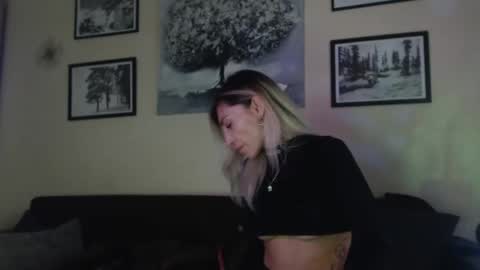 Snapshot of prettyalmaa chatting on 1, 3, 2025 Alma online show from 1, 3, 2025