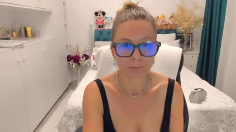 Snapshot of prettyblackeyes chatting on 15, 7, 2026 wilma online show from 15, 7, 2026