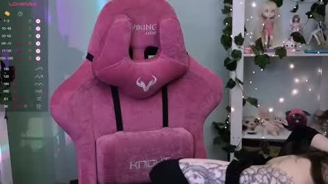 Snapshot of prettybones chatting on 9, 2, 2026 Violet online show from 9, 2, 2026