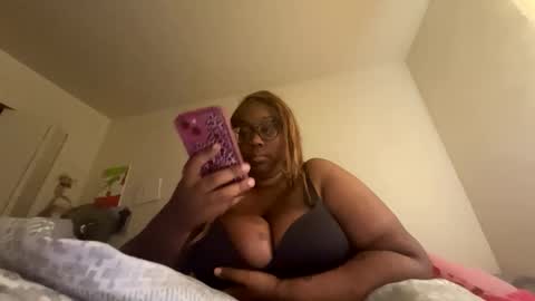 Prettypoohxo online show from 5, 4, 2026