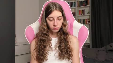 Snapshot of prettysomething chatting on 18, 6, 2026 Sophie next stream will be at Monday i will wait you guys online show from 18, 6, 2026