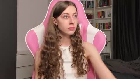 Snapshot of prettysomething chatting on 7, 7, 2026 Sophie next stream will be at Monday i will wait you guys online show from 7, 7, 2026