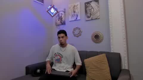 prince_arthur77 online show from 27, 2, 2025