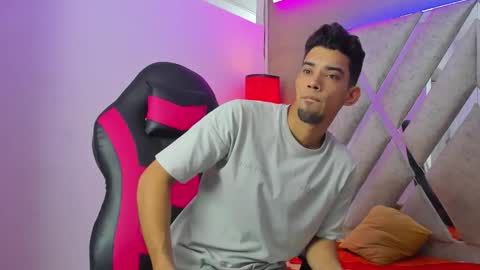 prince_arthur77 online show from 28, 11, 2025