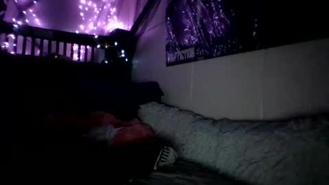 Holly love online show from 4, 11, 2025