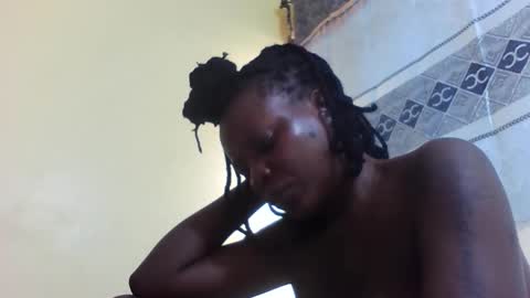 Snapshot of princessmiles2 chatting on 3, 5, 2026 phelly online show from 3, 5, 2026
