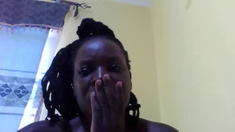 Snapshot of princessmiles2 chatting on 12, 5, 2026 phelly online show from 12, 5, 2026