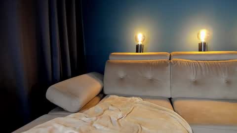 Raven  but you can call me sweetie or honey too  online show from 26, 3, 2026