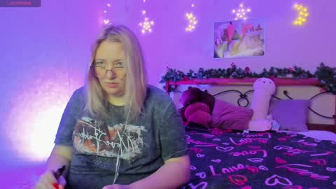 Snapshot of puffybun chatting on 17, 12, 2024 puffybun online show from 17, 12, 2024