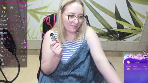 Snapshot of puffybun chatting on 19, 12, 2024 puffybun online show from 19, 12, 2024