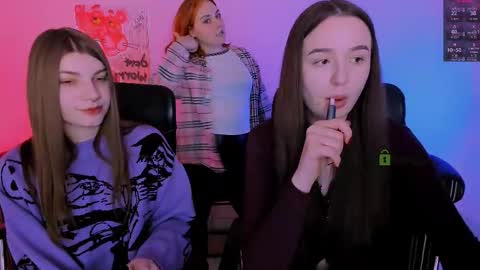 Snapshot of pure_radiance chatting on 7, 2, 2026 Ask me3 online show from 7, 2, 2026