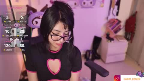 Snapshot of purple_ema chatting on 4, 2, 2026 purple_ema online show from 4, 2, 2026