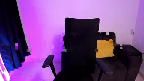 Snapshot of purplemegan chatting on 6, 4, 2026 MEGANNNN online show from 6, 4, 2026