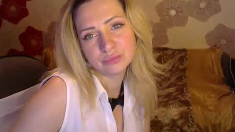 Snapshot of queen_daenerys chatting on 15, 12, 2024 Queen Daenerys online show from 15, 12, 2024