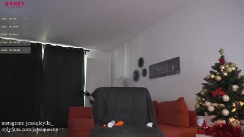 Snapshot of queen_leylla chatting on 7, 1, 2025 queen_leylla online show from 7, 1, 2025