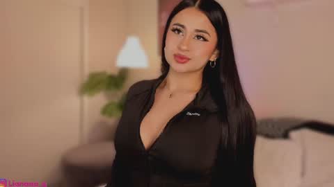 Snapshot of queen_liana chatting on 8, 7, 2026 Liana online show from 8, 7, 2026