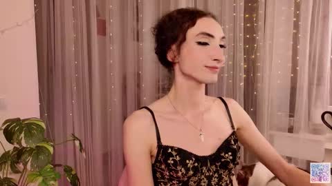 Snapshot of queen_of_tease chatting on 13, 10, 2025 queen_of_tease online show from 13, 10, 2025