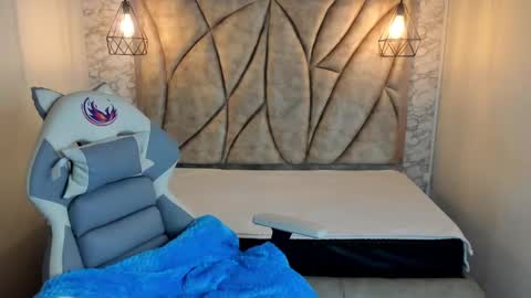   online show from 7, 2, 2025