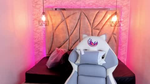   online show from 4, 3, 2025