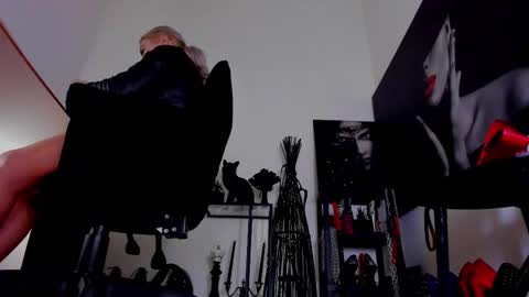 Misscatsnow online show from 6, 2, 2026