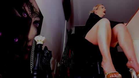 Snapshot of queencatsnow chatting on 23, 3, 2026 Misscatsnow online show from 23, 3, 2026