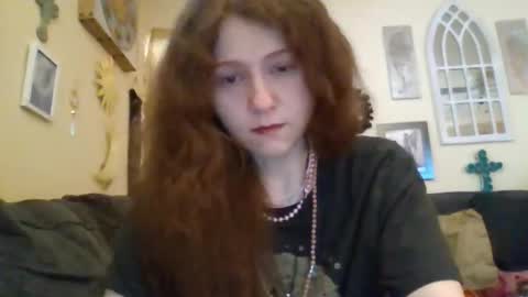 Snapshot of queencrimsonlvx chatting on 2, 5, 2026 queencrimsonlvx online show from 2, 5, 2026