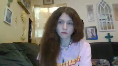 Snapshot of queencrimsonlvx chatting on 18, 5, 2026 queencrimsonlvx online show from 18, 5, 2026