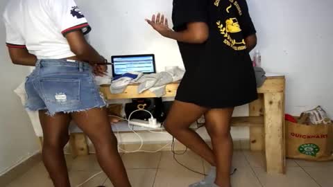 Nina online show from 4, 3, 2026