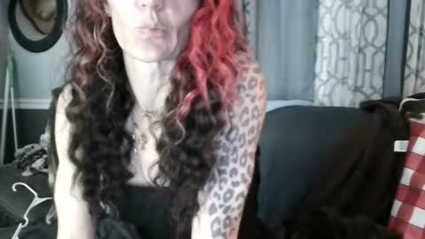 IG Juuicy  IGGE Gezzzy   online show from 18, 7, 2026