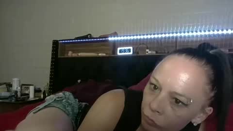 Snapshot of queenofmen33 chatting on 8, 6, 2026 queenofmen33 online show from 8, 6, 2026