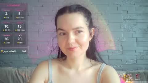 Snapshot of queenofmodels chatting on 9, 4, 2026 QueenOfModels online show from 9, 4, 2026