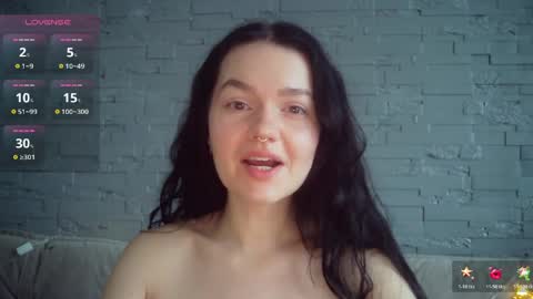 Snapshot of queenofmodels chatting on 13, 4, 2026 QueenOfModels online show from 13, 4, 2026